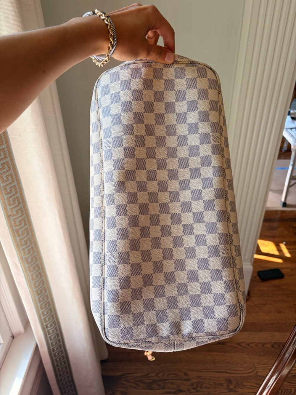Louis Vuitton Damier Azur Canvas Tote in Light Gray and White size L - Picture 3 of 9